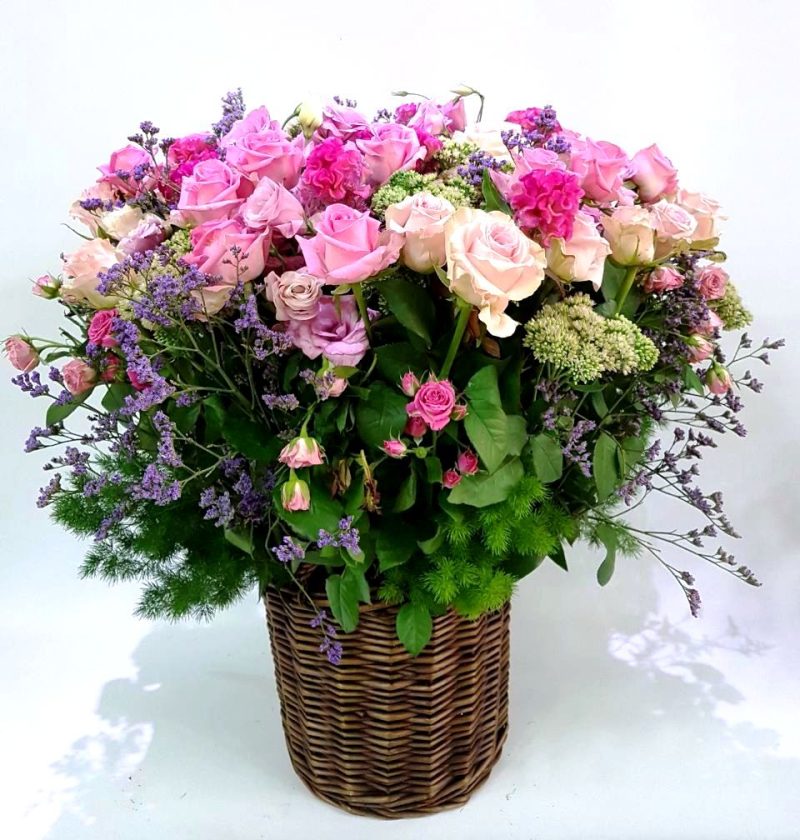 Mix Roses Basket